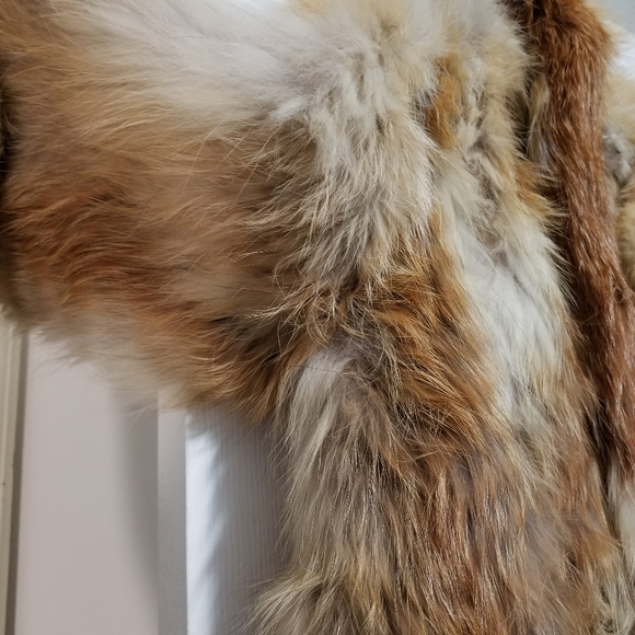 Wilsons Natural Red Fox Fur - Picture 9 of 16